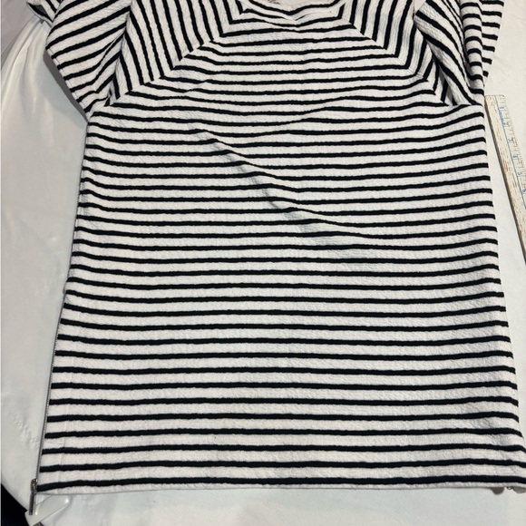 Lou & Grey sweater / top - Picture 7 of 7